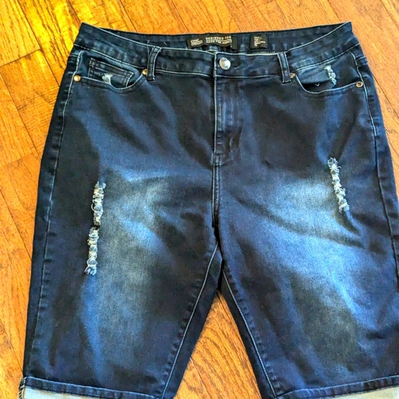 CITY CHIC Plus Size Knee Turn Up high rise denim Short Size 16 - Picture 3 of 14